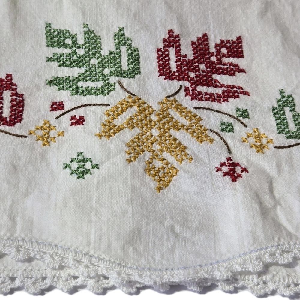 VINTAGE Embroidered Pillow Case 1960s Handmade Grandmacore‎ Fall Leaves Bedding